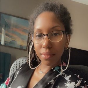 Meet your Posher, Bee